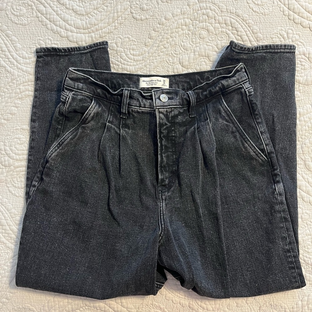 Abercrombie & Fitch 80’s Ultra High Rise Mom Jean